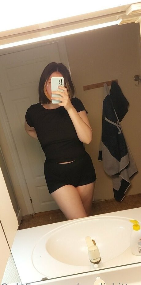 ブッシュ・オンリーファンズ アート裸 写真