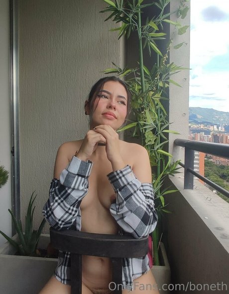 boneth かわいいポルノスター 写真