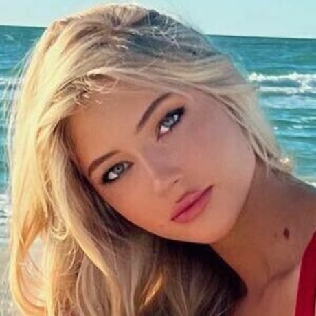 Victoria Rozmajzl 独占女優 画像