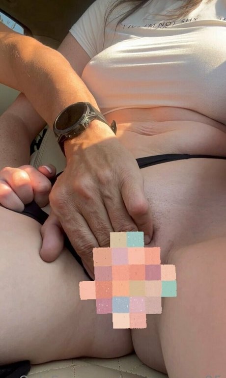 大きな乳首オンリーファンズ ホット 写真