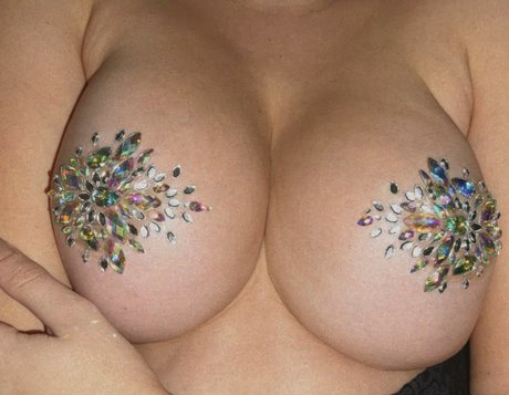 Anabelle Charm スター ヌード ギャラリー