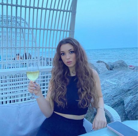 Laura Salvia 最高のスター 写真