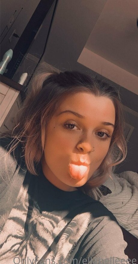 ellabelleeee ポルノスター エロティック 画像