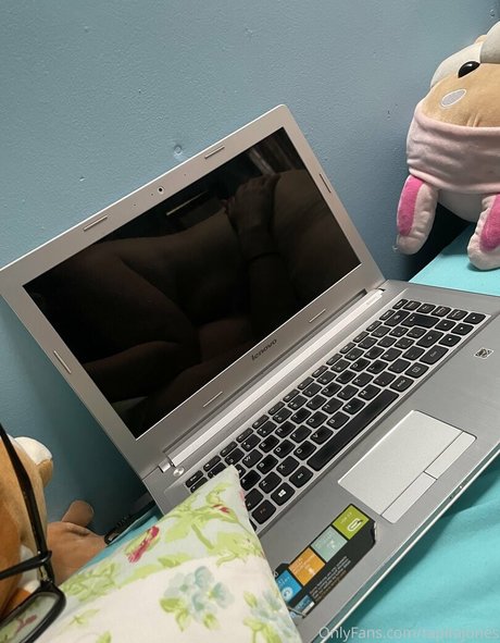 ビデオ通話 オンリーファンズ トップ 写真