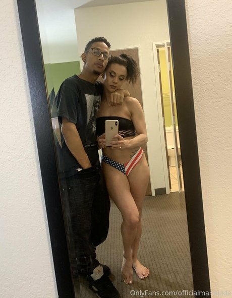 ピアス乳首オンリーファンズ セクシー 写真