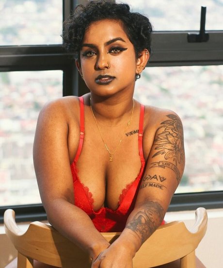 巨乳の赤毛オンリーファンズ 美しいヌード ギャラリー