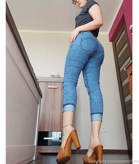 ママの足OnlyFans 無料ポルノ 画像