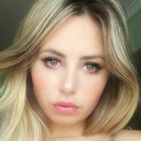 金髪レズビアンオンリーファンズ ホットポルノ 写真