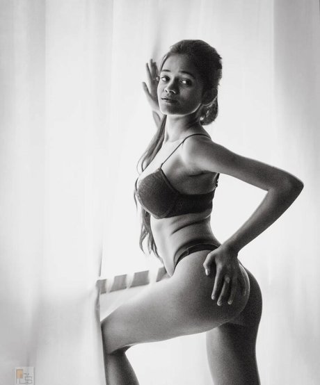 Amaira Roy セクシーモデル 写真