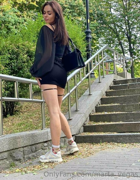 19歳のOnlyFans アートヌード 画像