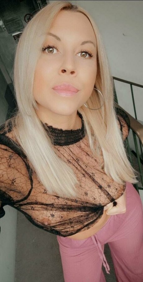 benzpaula アダルトスター 写真