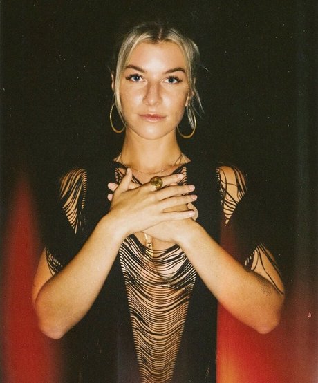 rachelbell ヌードのポルノスター 写真