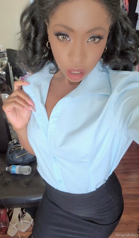 曲線美のクーガーOnlyFans 美しい裸 ギャラリー