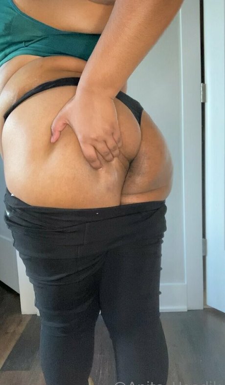 大きな乳首オンリーファンズ 無料セクシー 画像