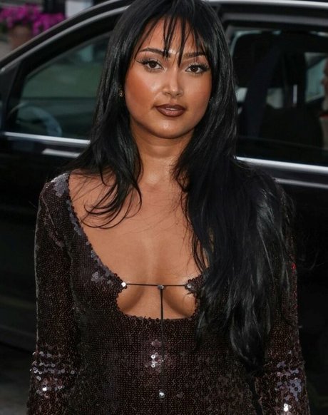 18歳のオンリーファンズ ホットセックス 写真