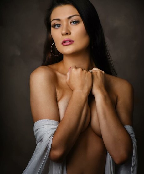 かわいいシーメールオンリーファンズ ヌード 写真