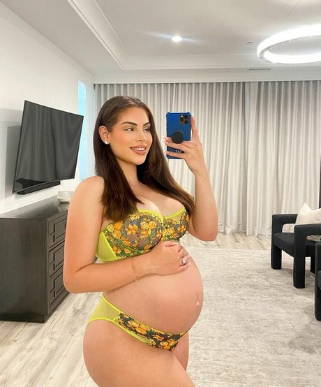 Nazanin Kavari 裸のスター アーカイブ