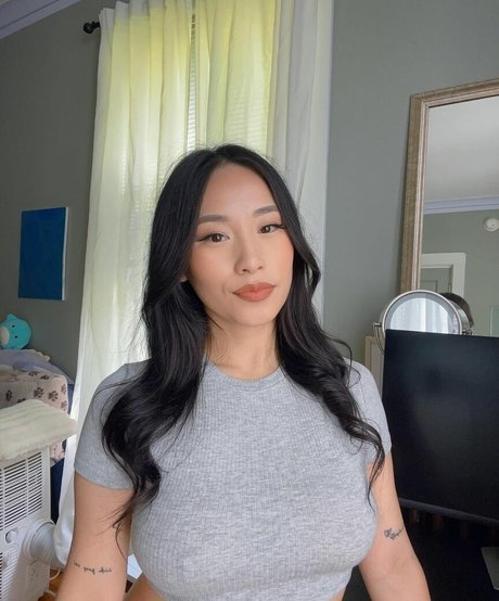 Ara Chun ポルノスター 美しい 写真