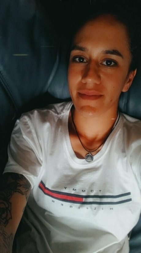 巨乳の黒人女性オンリーファンズ 無料裸 写真