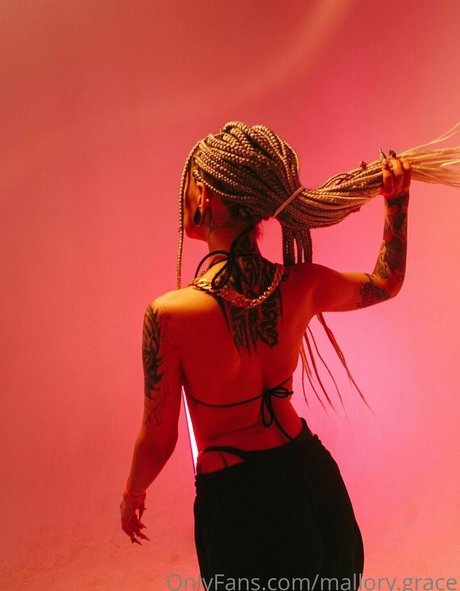 mallory grace 裸のスター 写真