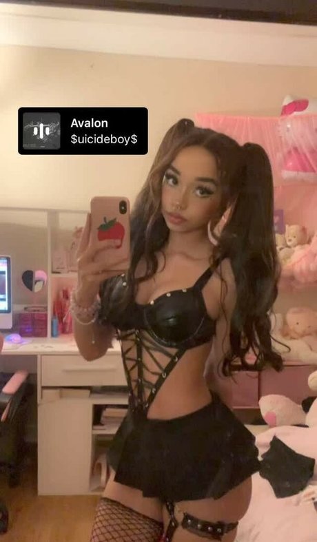 ブルネットの猫OnlyFans 美しい裸 写真