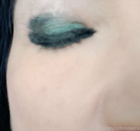 お金 オンリーファンズ セクシー裸 写真