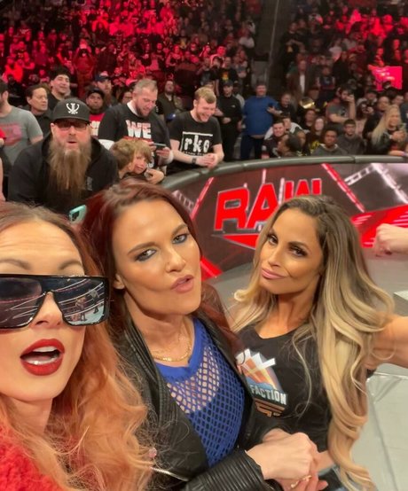 Amy Dumas トップスター ギャラリー