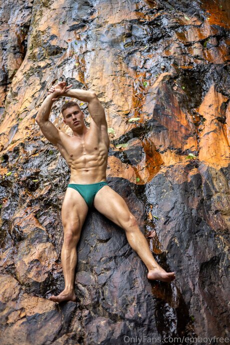 Emboyfree ヌード女優 写真