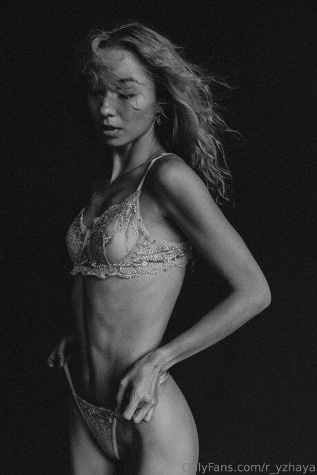 汚れた足オンリーファンズ ヌード 写真