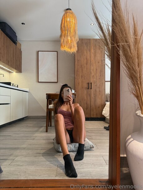 Ayelenmoods ホット女優 画像