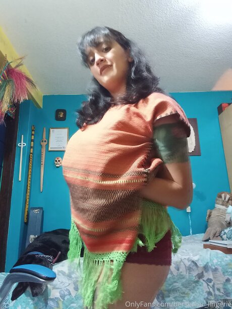 Berserker Lingerie ホットスター 写真