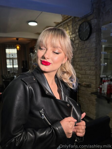 義母オンリーファンズ セクシー裸 写真