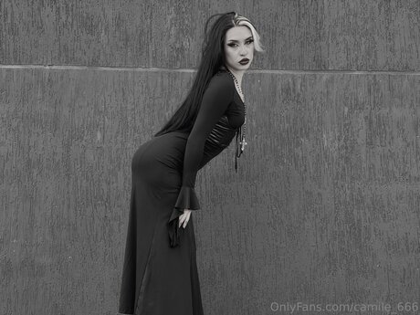 Camile 666 ポルノスター トップ 画像