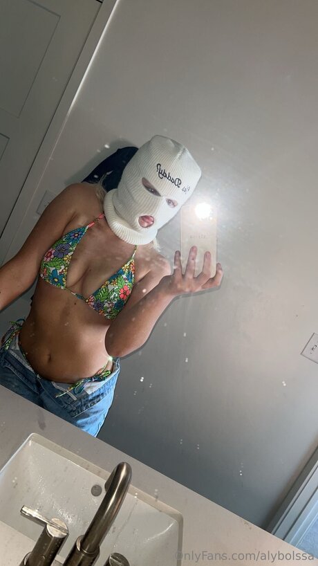 Alybolssa セクシーモデル 写真