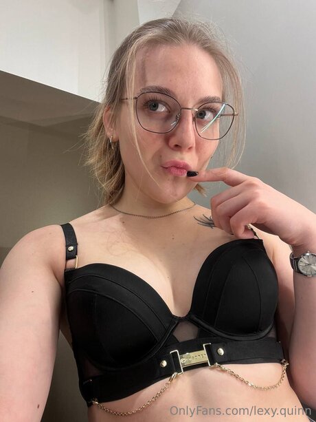 Baby Elisa ヌードモデル 写真