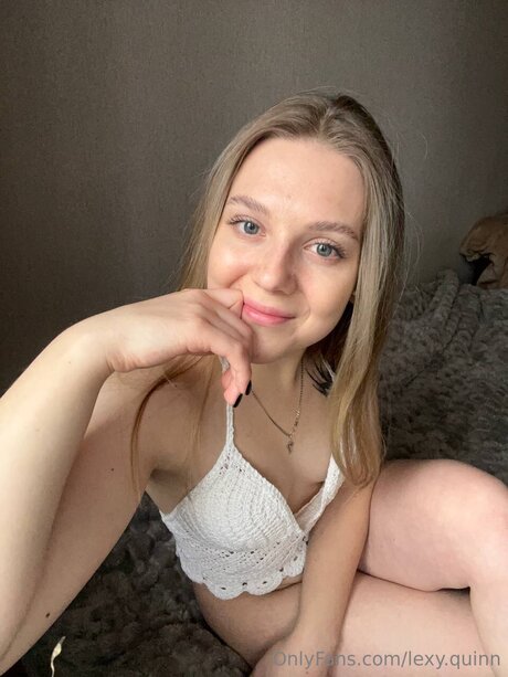 Baby Elisa ポルノモデル 写真