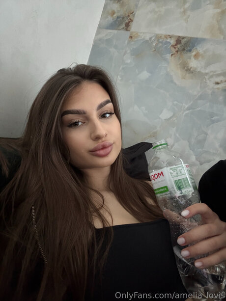 金髪クーガーオンリーファンズ えろ 画像