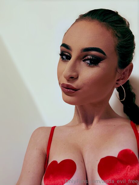 Adda Evil Free 完璧なモデル 写真