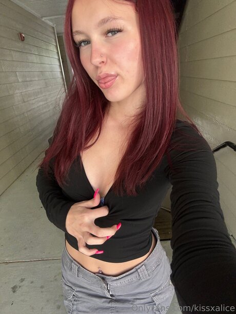 巨大なチンポを持つシーメールオンリーファンズ 無料セックス 写真