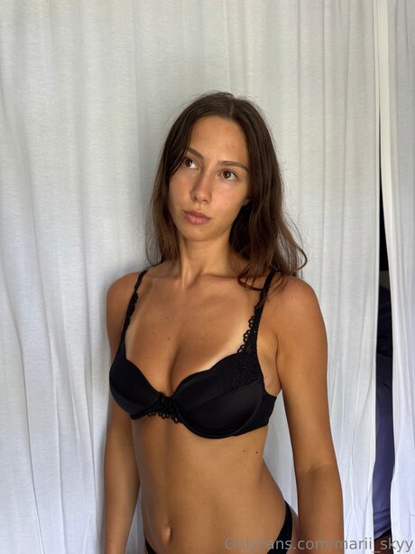 Marii Skyy ヌードスター 写真