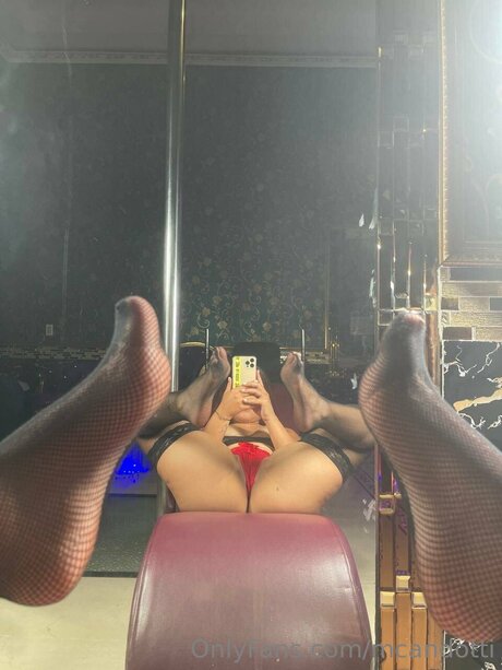 ラバーオンリーファン ホットセクシー 写真