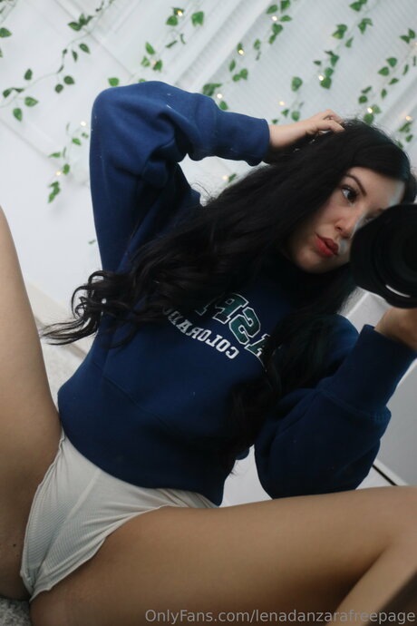 Lenadanzarafreepage ポルノモデル 写真