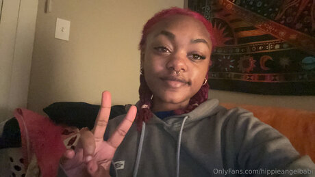 Hippieangelbabi ポルノスター 無料 画像