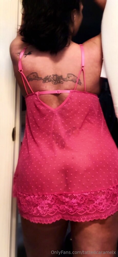 Tattedcaramelx アダルトスター 写真