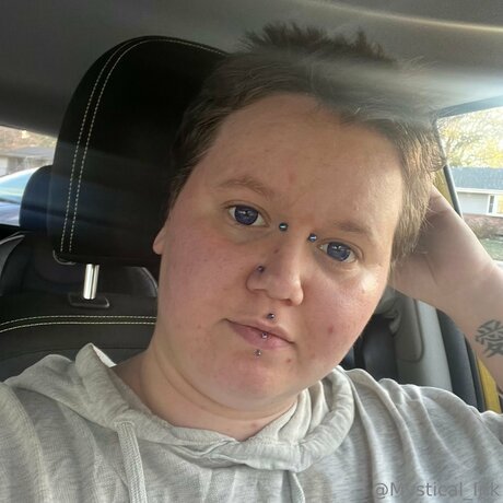 18歳のオンリーファンズ セクシーヌード 写真