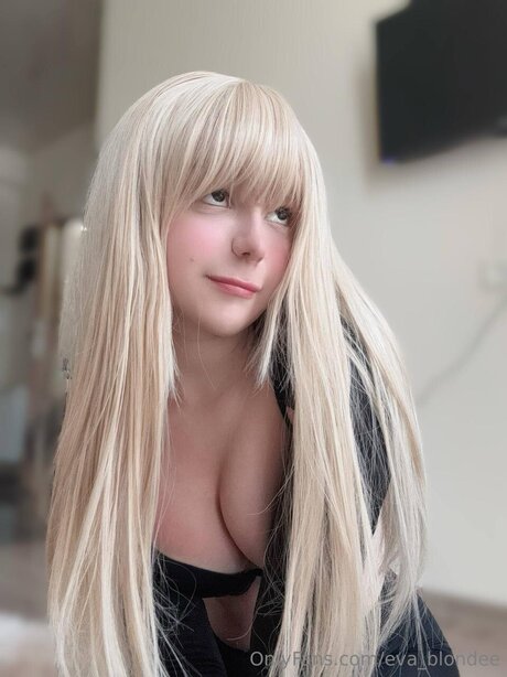 Eva Blondee ポルノスター セックス アーカイブ