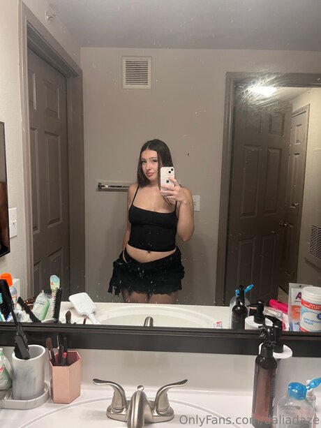 Daliadaze ポルノスター ヌード 写真