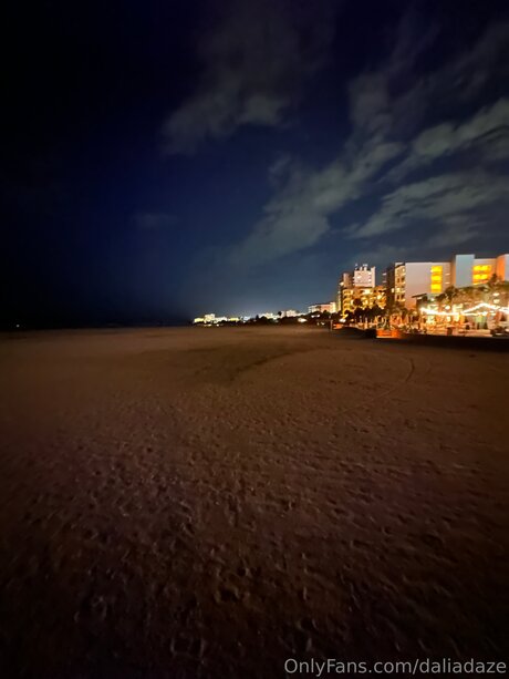 Daliadaze 裸のポルノスター 写真