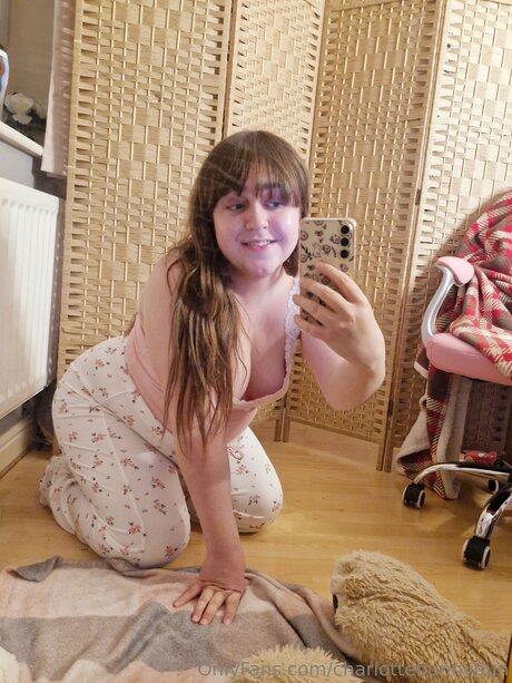 Charlottebunnybun ポルノ女優 写真