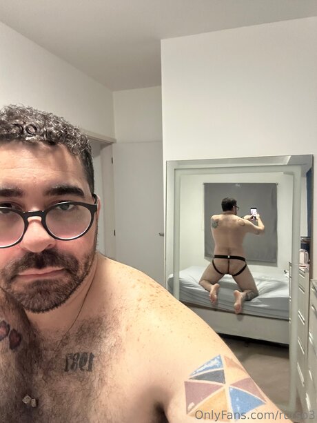 警察官のオンリーファンズ 無料セックス 画像